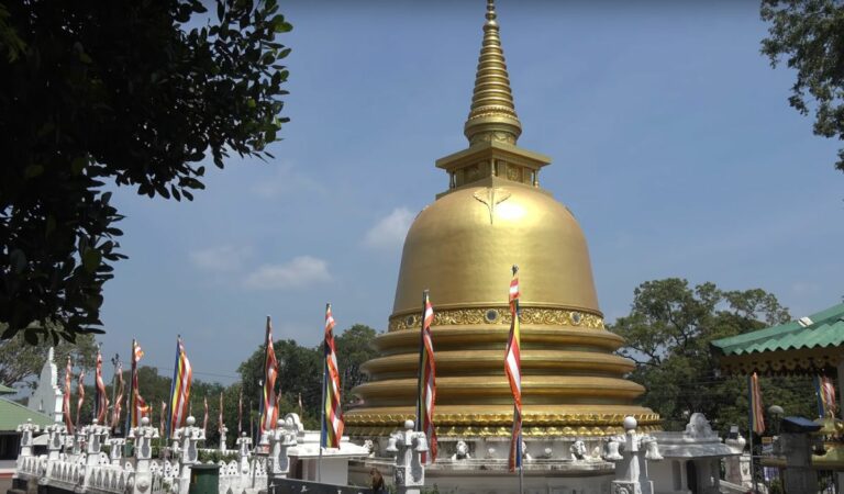 Voyage au cœur de l&rsquo;histoire et de la spiritualité : Découvrez le Temple d&rsquo;Or de Dambulla au Sri Lanka
