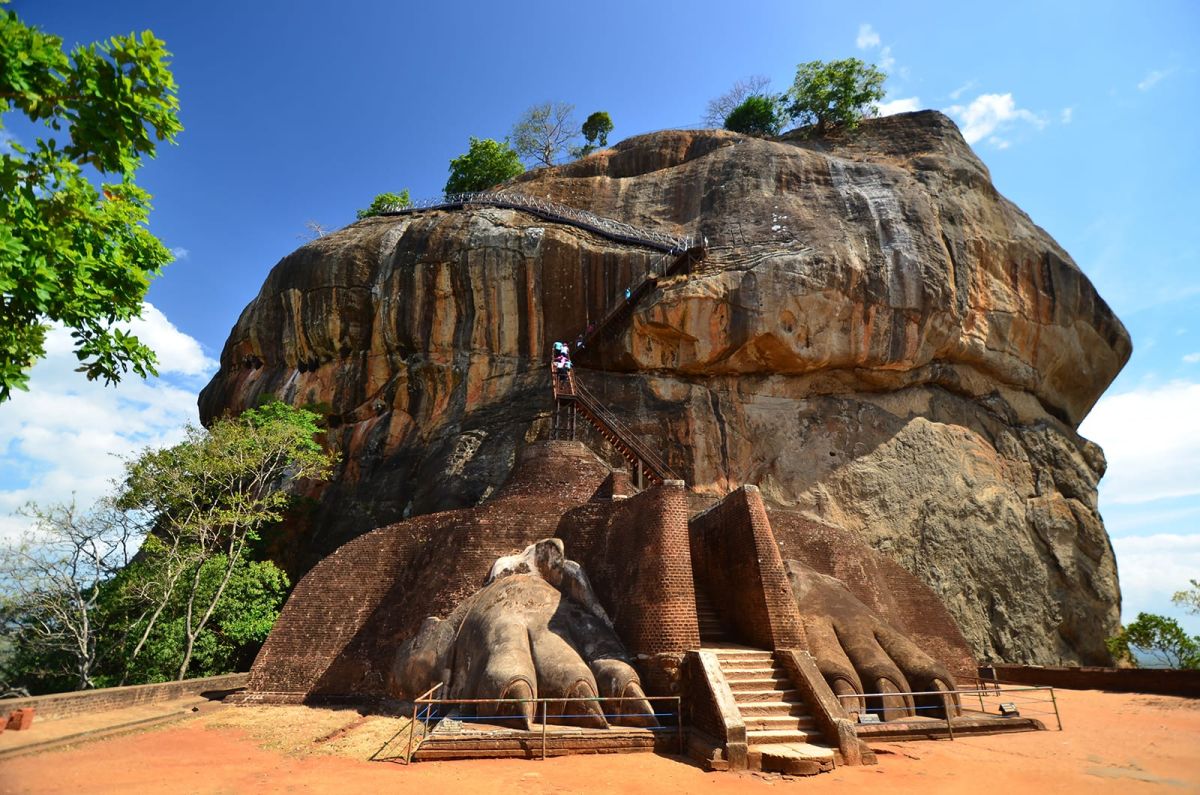 l'ancienne cité de Sigiriya avec son rocher majestueux aux plages